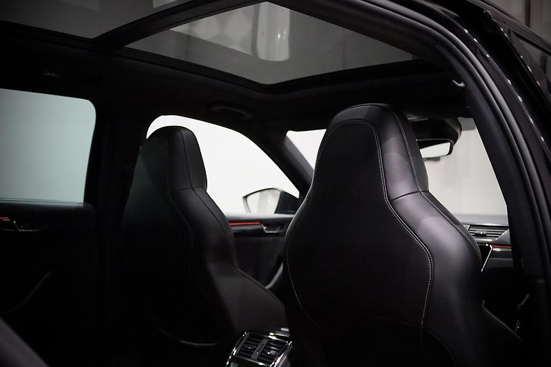 Škoda Superb 2.0 TSI 162 kW DSG Sportline - fotka 46 z 50