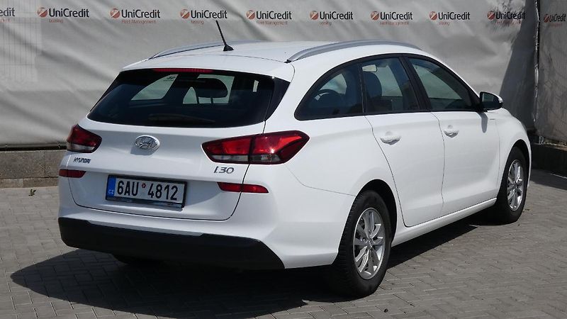 Hyundai i30 Kombi 1,0 T-GDI Trikolor - fotka 3 z 23