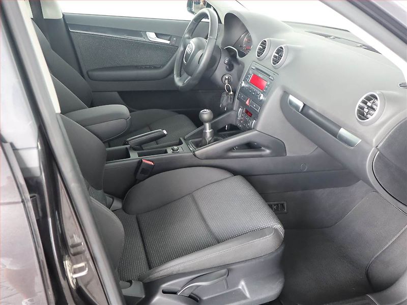 Audi A3 (2007) 2.0 TDI, plně pojízdný - fotka 9 z 15