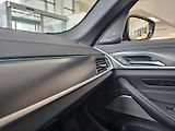 BMW Řada 5 M550i xDrive - náhled 32