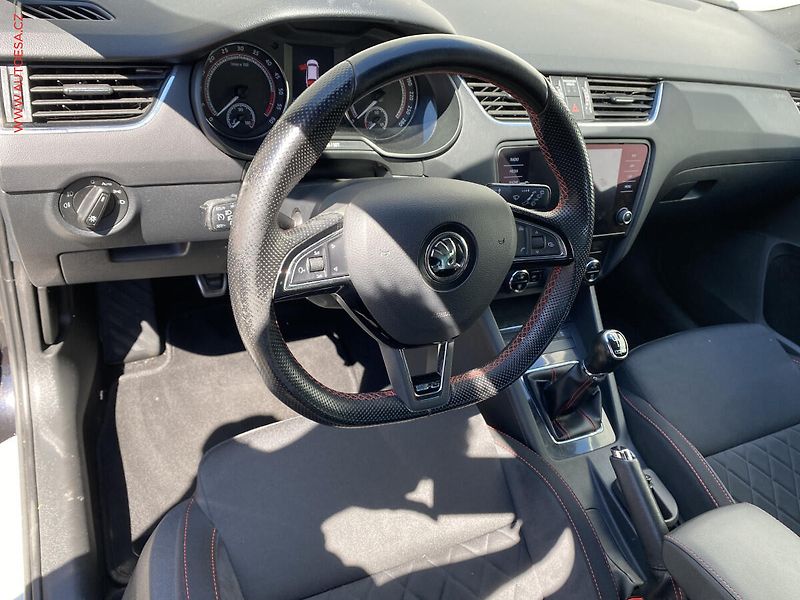 Škoda Octavia (2017) 2.0 TDi, RS, LED, navi - fotka 12 z 17