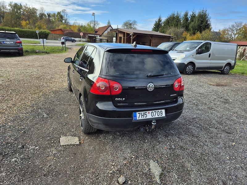 Volkswagen Golf (2008) 1.9Tdi 77kw - fotka 10 z 21