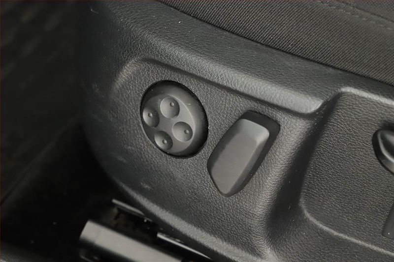 Volkswagen Passat (2012) 1.6 TDI, Xenony, Park. senzory - fotka 11 z 18
