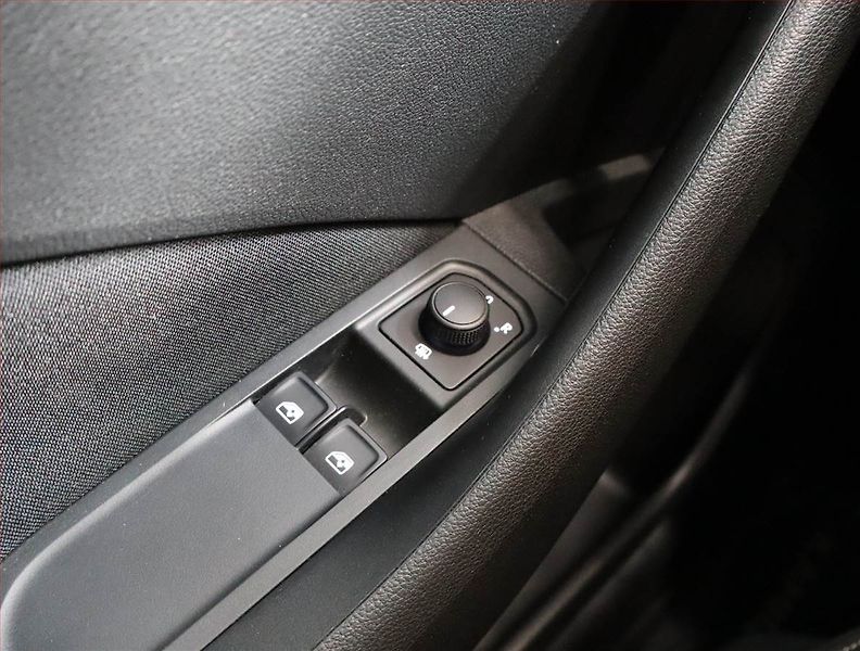 Škoda Kamiq (2023) Ambition Plus 1.0 TSI, ČR - fotka 13 z 17