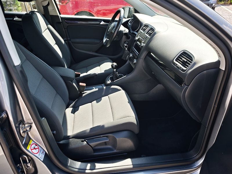 Volkswagen Golf (2010) 1,6 i 75 KW Comfort - fotka 19 z 33