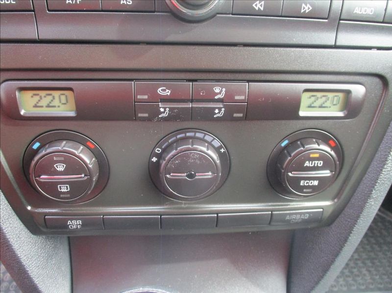Škoda Octavia 1,6 i, Eleg,aut.klima,s.kn.,CZ - fotka 18 z 39