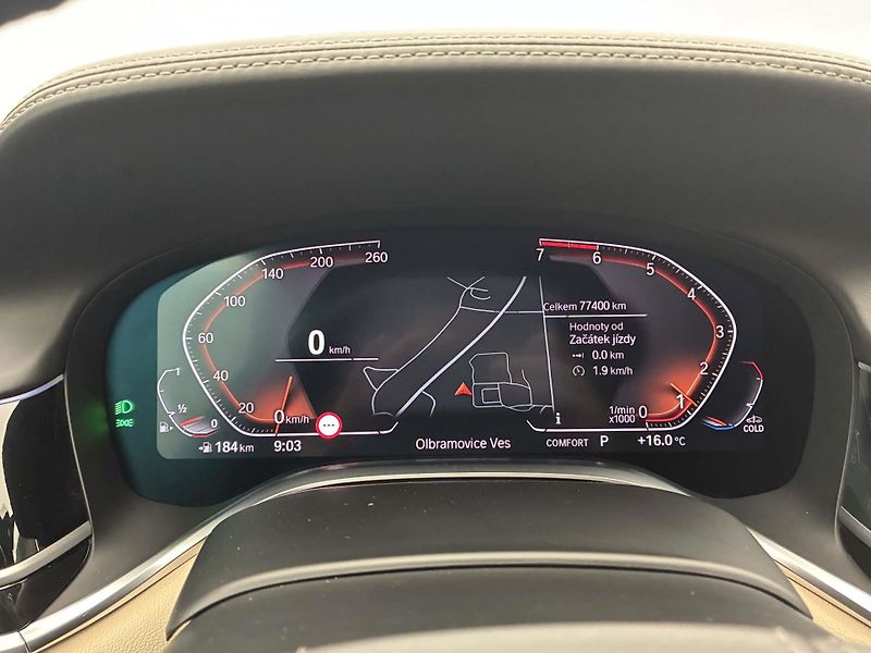 BMW Řada 7 4,4 390kW 750Li xDrive CZ - fotka 22 z 39