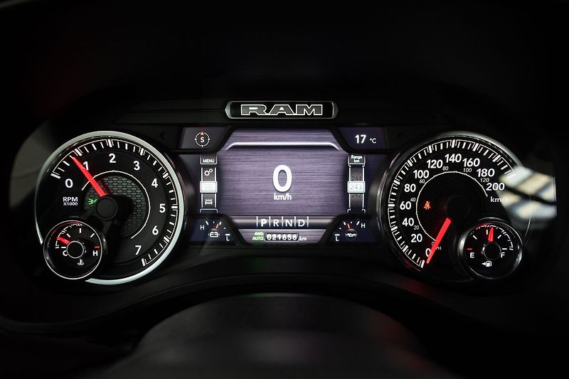 Dodge RAM 5.7 HEMI BIGHORN 4x4*PPF*ČR 1M - fotka 24 z 49
