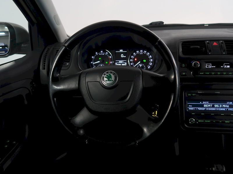 Škoda Fabia (2011) ELEGANCE 1.2TSI 77kW KOMBI DSG - fotka 7 z 24