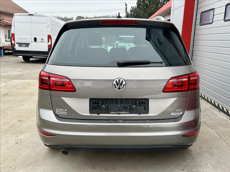 Volkswagen Golf Sportsvan 1,6 TDI DSG HIGHLINE PANORAMA - fotka 4 z 18