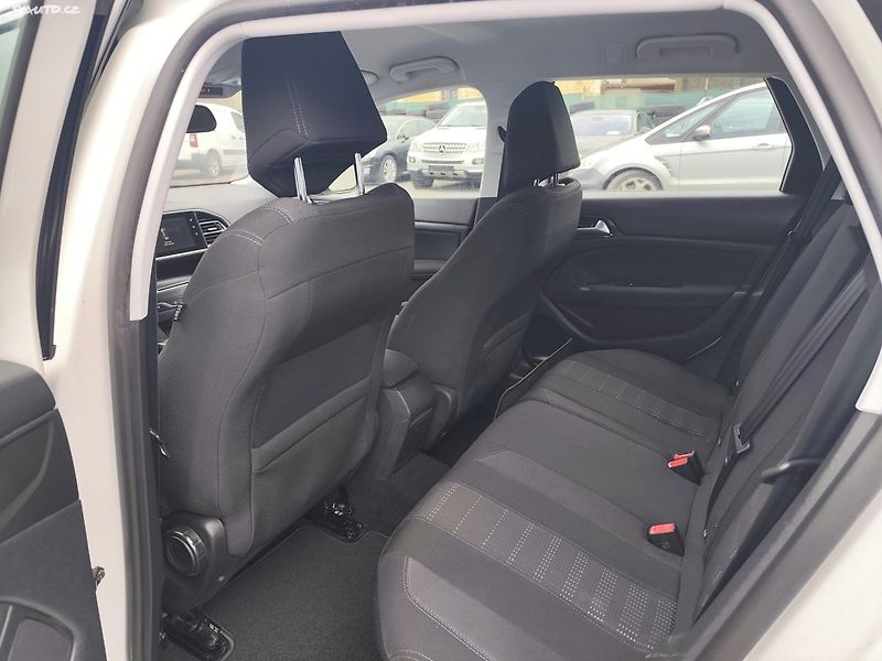 Peugeot 308 (2015) - fotka 21 z 40