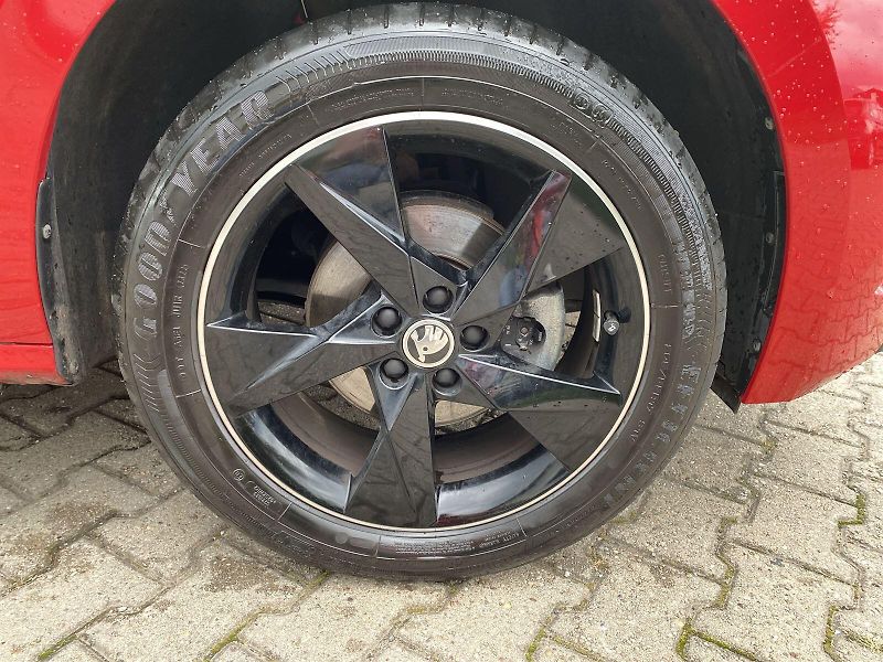 Škoda Kamiq (2022) 1.0 TSI Monte Carlo - fotka 32 z 36