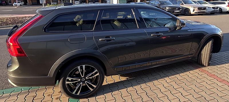 Volvo V90 (2018) 2.0 S90/ /147kW - fotka 6 z 19