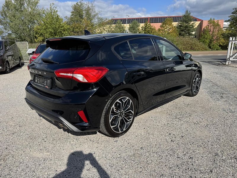 Ford Focus (2018) 2.0TDCi 110KW 1.Majitel ST  - fotka 7 z 27