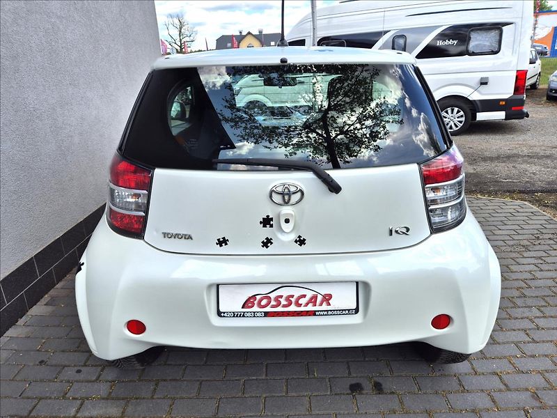 Toyota iQ 1,0 i 50Kw Klima Webasto ALU - fotka 5 z 26