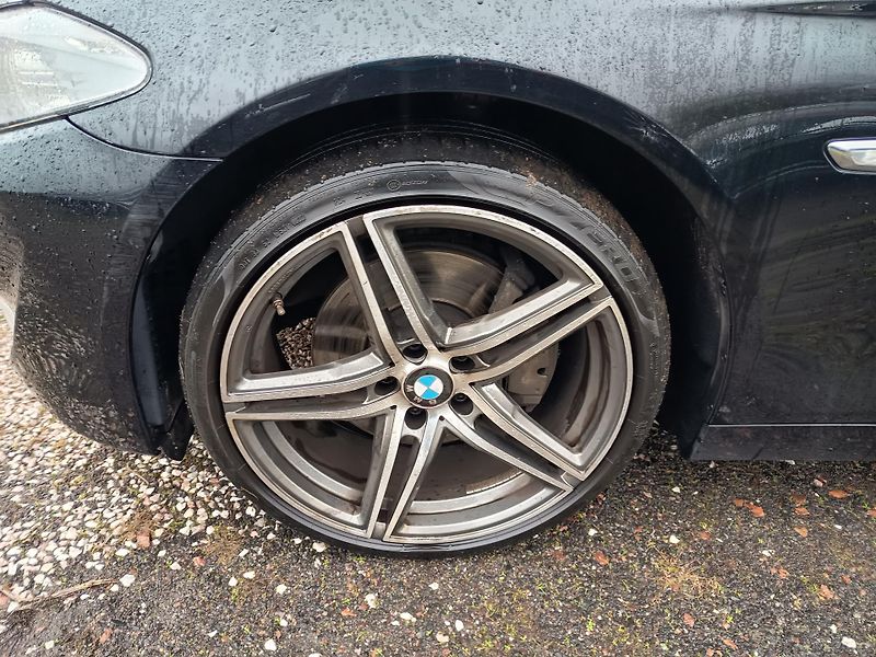 BMW Řada 5 (2011) 535i xDrive - fotka 29 z 50