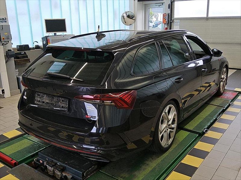 Škoda Octavia 2,0 TSI 180 KW PANO WEBASTO - fotka 4 z 9