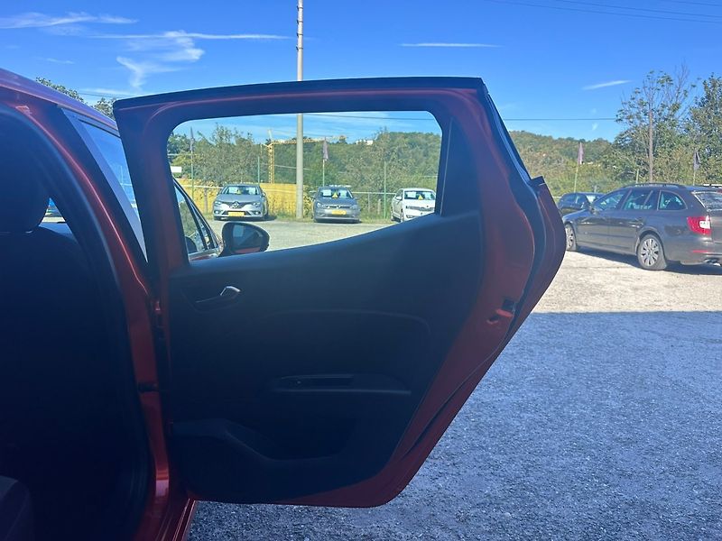 Renault Clio (2024) 1.0 TCe/1MAJ/LED/TOP/NAVI - fotka 16 z 36