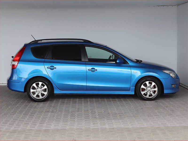 Hyundai i30 (2010) 1.6 MPI, Automat, Serv.kniha - fotka 6 z 18