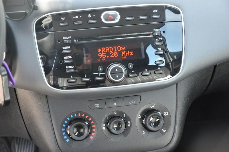 Fiat Punto 1.4i 55kW EVO - fotka 10 z 15