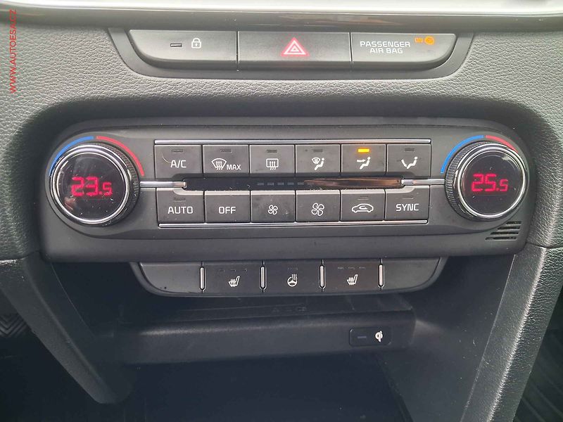 Kia XCeed (2020) 1.6 CRDi, ČR, TZ, LED, navi - fotka 19 z 20