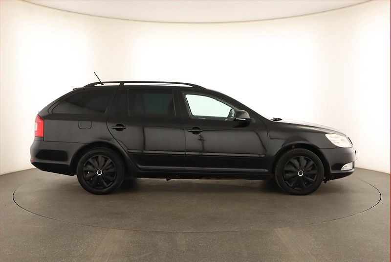 Škoda Octavia (2011) 1.6 TDI, Tempomat - fotka 6 z 12