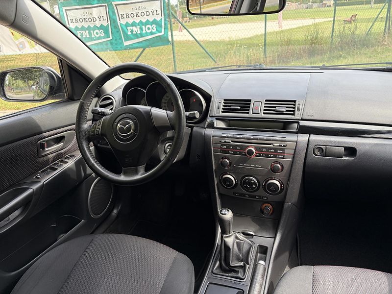Mazda 3 1.6 Sport Active - fotka 24 z 29