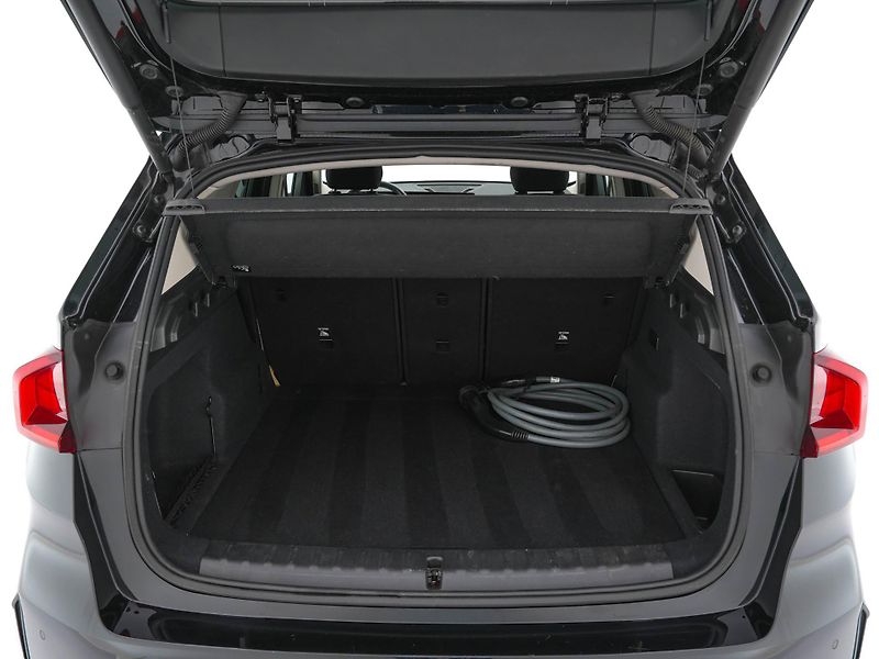 BMW iX1 (2023) xDrive30 4×4 - fotka 11 z 14
