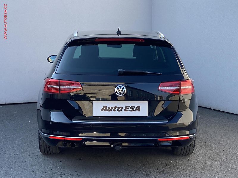 Volkswagen Passat (2015) 2.0 TDi, Highline, LED, navi - fotka 5 z 20
