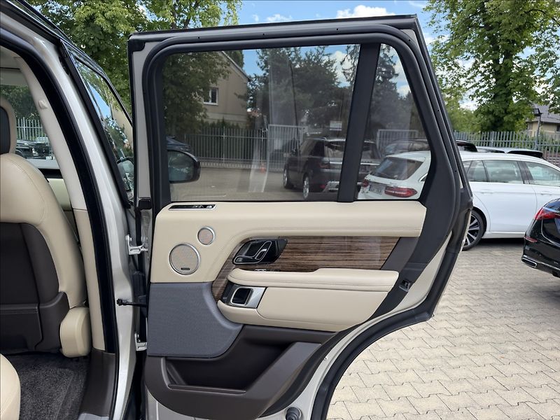 Land Rover Range Rover 4,4 V8 Autobiography - fotka 29 z 31