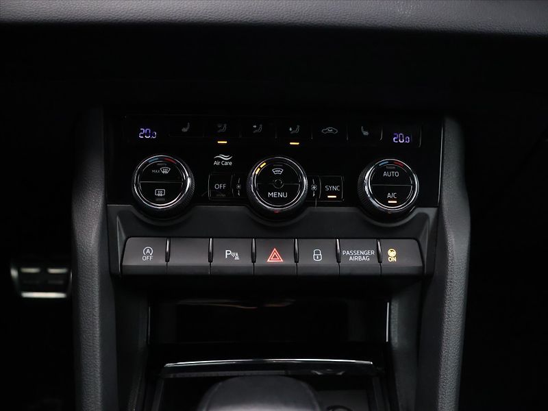 Škoda Karoq 1,5 TSI 110kW Sportline DSG CZ - fotka 19 z 27