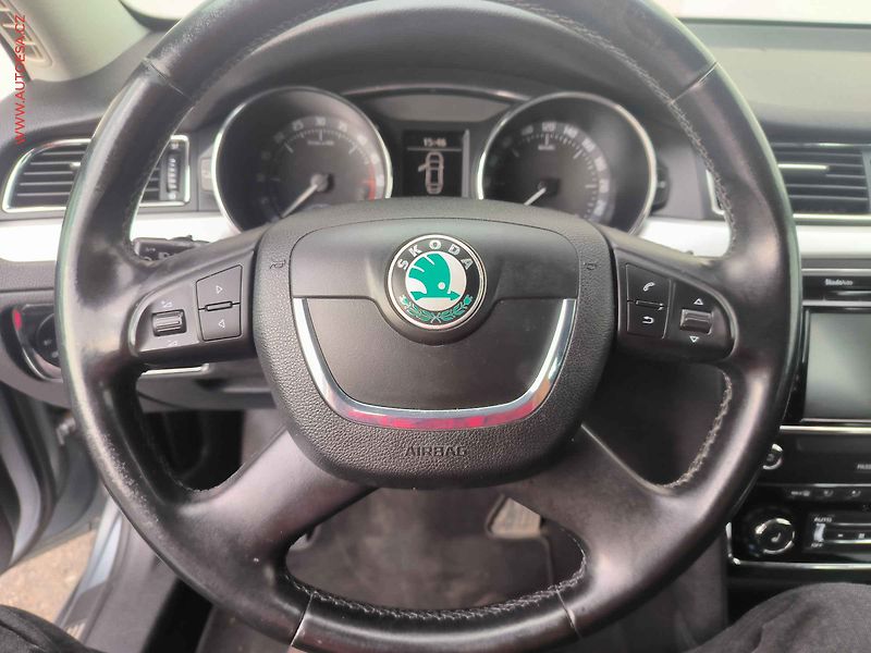 Škoda Superb (2010) 2.0TDI 4x4, ČR, Xenon, autoAC - fotka 15 z 20