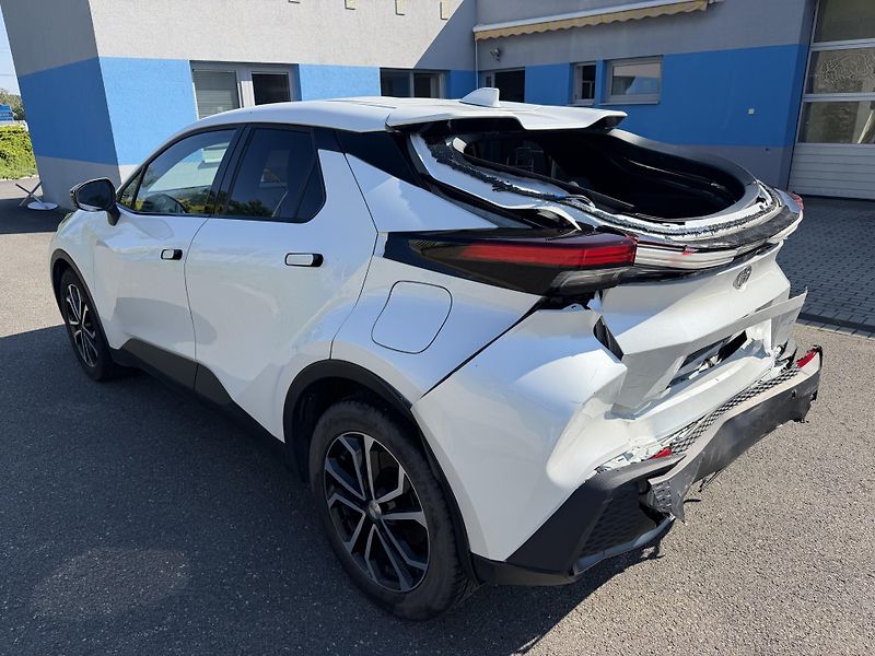 Toyota C-HR 1,8i hybrid automat navigace - fotka 5 z 21