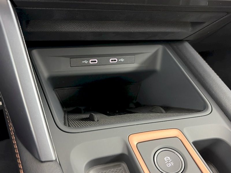 Cupra Formentor (2025) 2.0 TSI 150kW 4x4 DSG - fotka 23 z 34