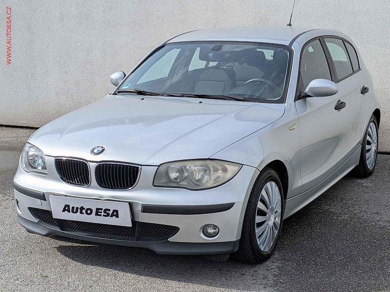 BMW Řada 1 (2005) 2.0d, AC, výhřev sed - fotka 3 z 12