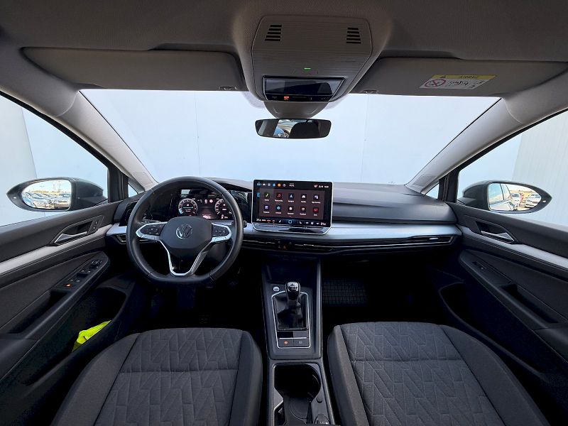 Volkswagen Golf (2025) 1.5 TSI 85kW People - fotka 9 z 35