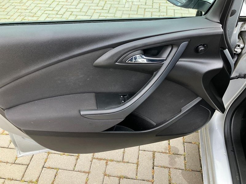 Opel Astra (2015) 1.4T 103kW LPG SPORTS TOURER - fotka 18 z 27