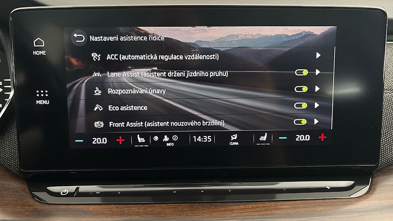 Škoda Octavia 2.0 TDI DSG 4x4 Scout Combi - fotka 24 z 28
