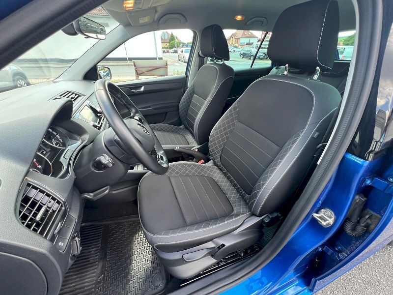 Škoda Fabia (2022) kombi Ambition 1.0 TSI 70 kW 5 - fotka 12 z 28