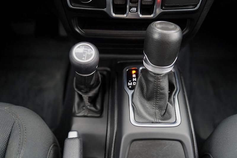 Jeep Wrangler 2.2 CRD/Sport/MultiJet/4x4/AT - fotka 36 z 44