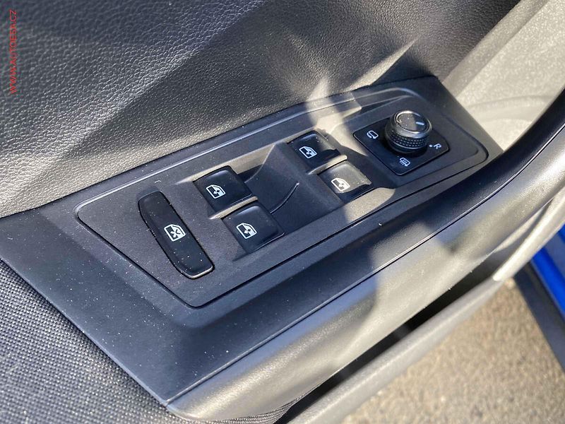 Volkswagen T-Roc (2018) 1.0 TSi, Trendline, navi - fotka 13 z 18