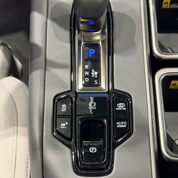 Lexus TX 550h+ (2025) 3.5 V6 Plug-in Hybrid - fotka 25 z 41
