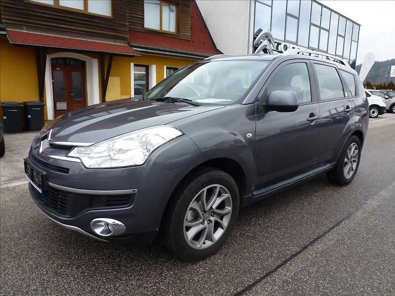 Citroën C-Crosser 2,2 HDi SX 7míst 4x4 - fotka 2 z 53