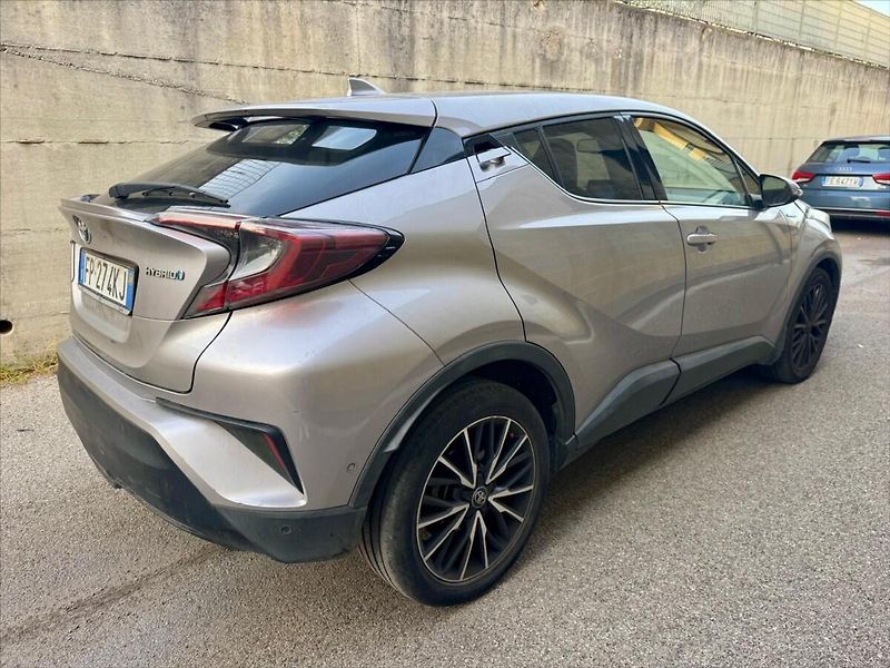 Toyota C-HR 1,8 i 72kw Hybrid e-CVT - fotka 3 z 29