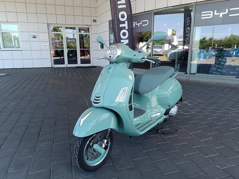 Vespa (2026) GTS 310 Verde 80th 2026 (sleva - fotka 2 z 14