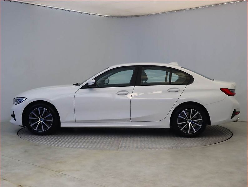BMW Řada 3 (2020) 330 i, ČR, A/T, Kůže, Serviska - fotka 3 z 16