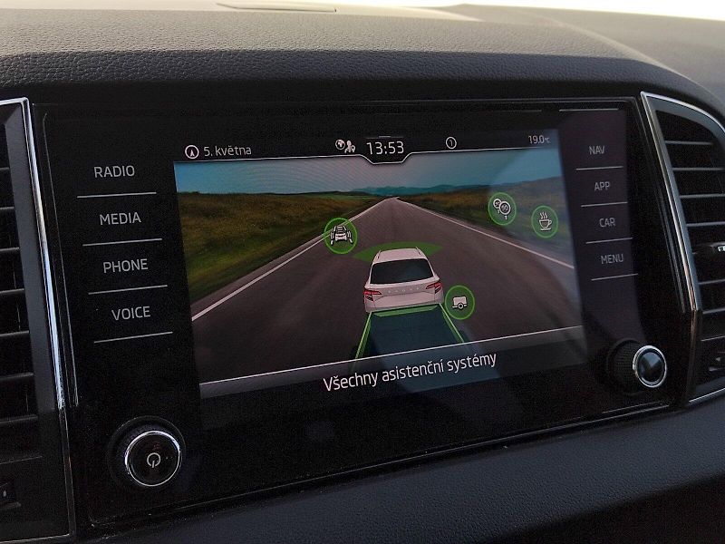 Škoda Karoq (2020) Style Dynamic 2,0 Tdi 110 Kw - fotka 16 z 34