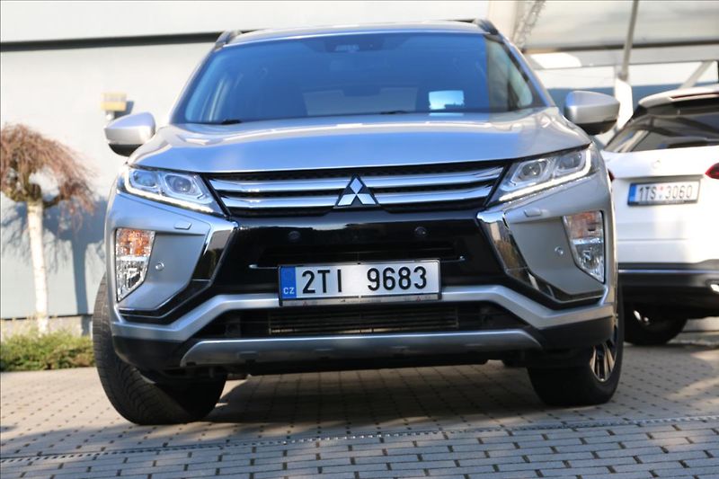 Mitsubishi Eclipse Cross 1,5 4x4, Automat, 51000KM - fotka 2 z 48