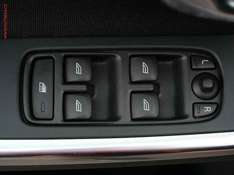 Volvo S60 (2011) 2.0 T, AC, park.asist - fotka 11 z 18