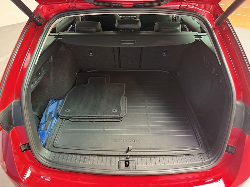 Škoda Octavia 1.5 TSI 110kW Style Combi - fotka 13 z 15
